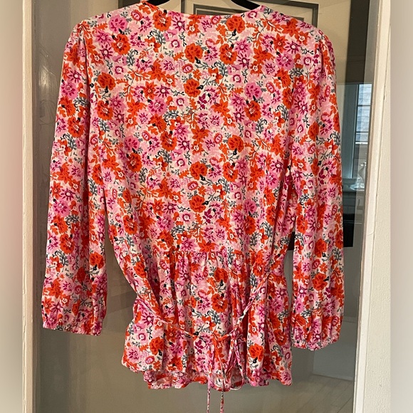 Lucky Brand 🍀 2 piece floral wrap blouse and wrap skirt - Picture 4 of 15